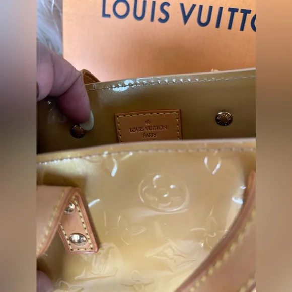 Authentic Louis Vuitton Reade PM - Picture 6 of 10
